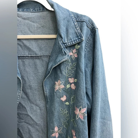 Vintage embroidered floral Jean jacket - Picture 2 of 3